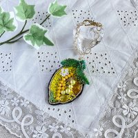 ビーズ刺繍とちょこっとビーズステッチで作るバッグチャーム〜レモン〜