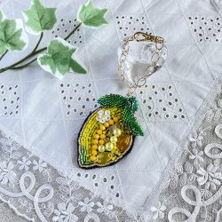 画像1: ビーズ刺繍とちょこっとビーズステッチで作るバッグチャーム〜レモン〜
