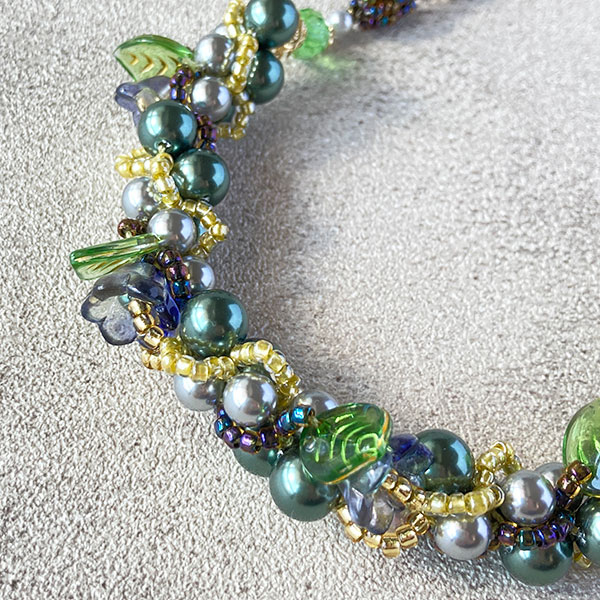 画像2: ペレンクロッシェで編むフラワーネックレス〜フォレストグリーン〜